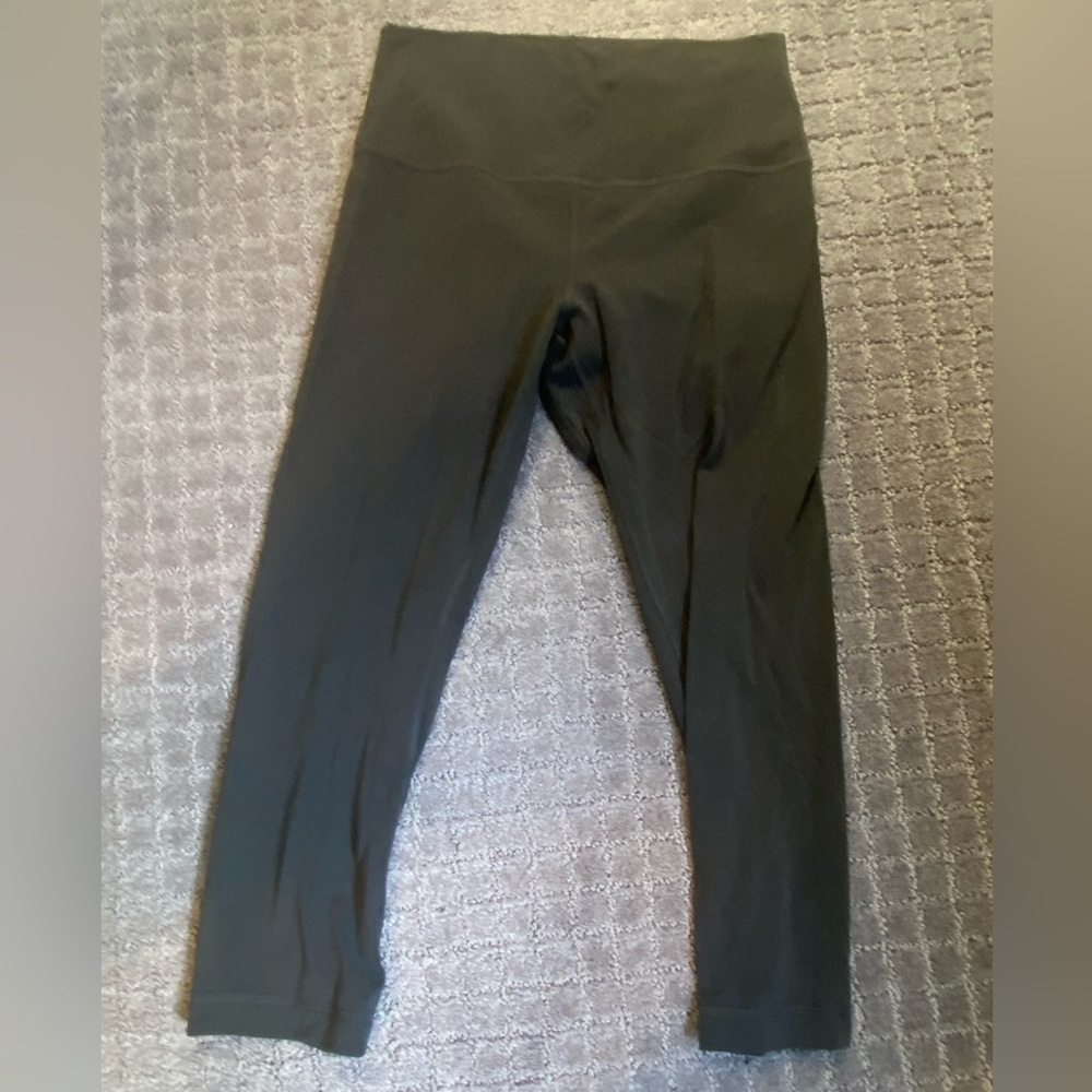 Women’s size 8 lululemon align high rise crop 21” grey leggings
